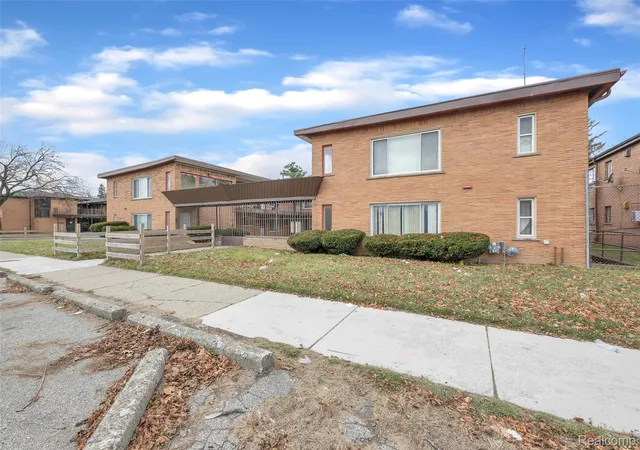 3rd image of 16721 Greenfield Rd, Detroit, MI 48235