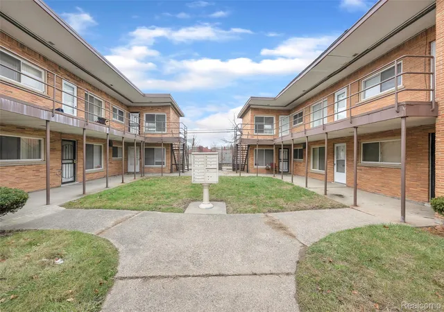 4th image of 16721 Greenfield Rd, Detroit, MI 48235