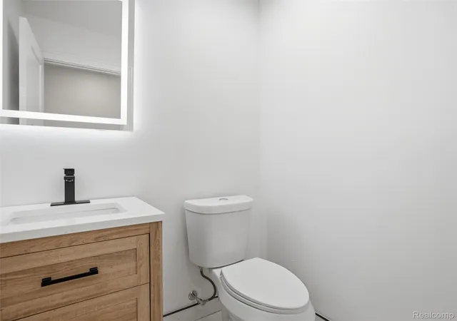 Photo 3 of Single family home for sale at 30301 Spring River Dr, Southfield, MI 48076 | MLS# 20261040950 | Listing updated on 2026-06-09