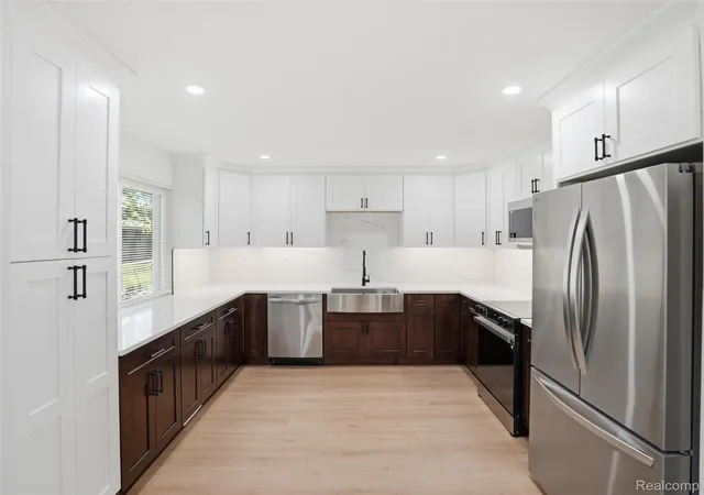 Photo 4 of Single family home for sale at 30301 Spring River Dr, Southfield, MI 48076 | MLS# 20261040950 | Listing updated on 2026-06-09