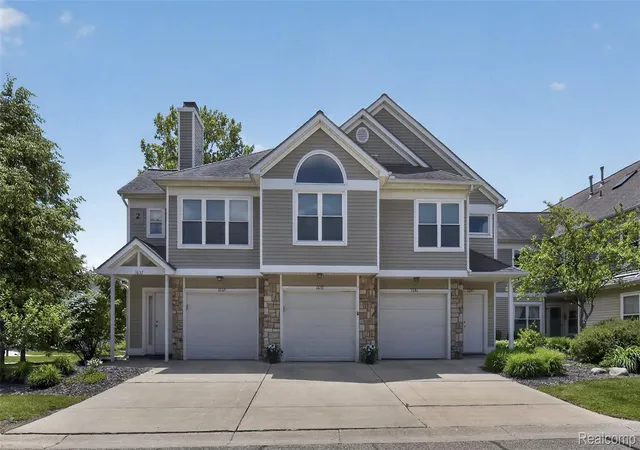 Listing Photo 3 - Condo for sale in building located at 1641 Coburn Dr, Ann Arbor, MI 48108