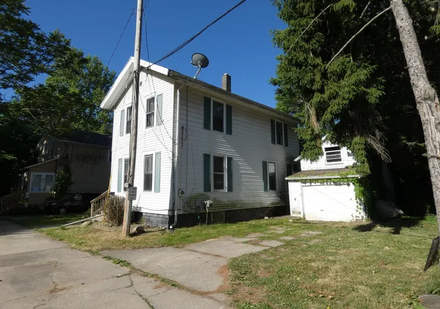 Photo 2 of Single family home for sale at 814 Central Pl, Kalamazoo, MI 49008 | MLS# 69026026697 | Listing updated on 2026-09-12