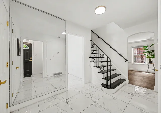 3rd image of 18514 Roselawn St, Detroit, MI 48221 | MLS# 81026026699