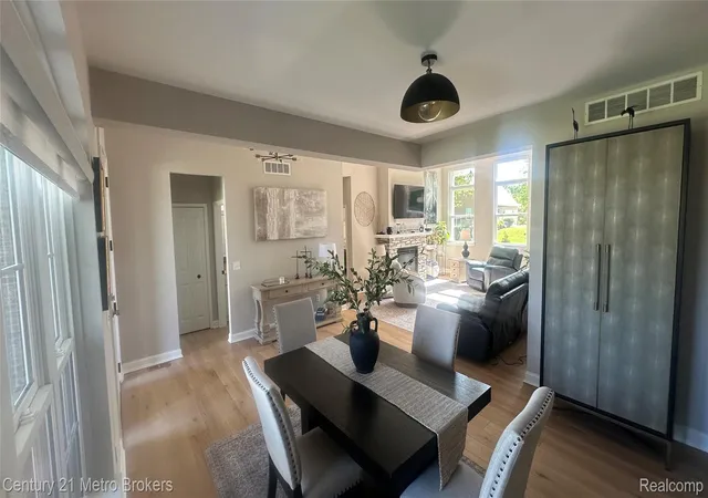 Photo 3 of Single family home for sale at 16437 Sleepy Holw Dr, Fenton, MI 48430 | MLS# 20261040975 | Listing updated on 2026-08-17