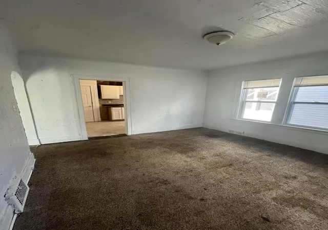 3rd image of 14140 Seymour St, Detroit, MI 48205 | MLS# 81026026706