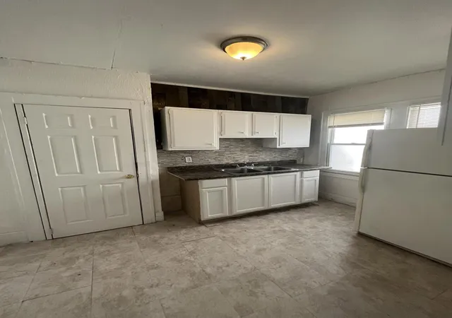 4th image of 14140 Seymour St, Detroit, MI 48205 | MLS# 81026026706