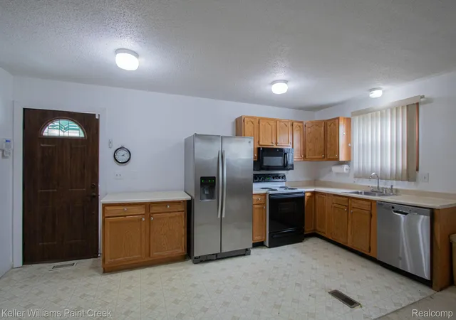 Photo 3 of Single family home for sale at 17501 Clarann St, Melvindale, MI 48122 | MLS# 20261040985 | Listing updated on 2026-09-01