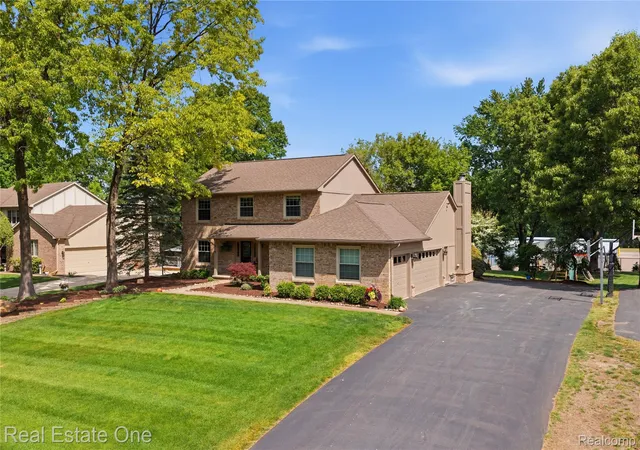 Photo 3 of Single family home for sale at 219 Briarwood Dr, Highland, MI 48357 | MLS# 20261040999 | Listing updated on 2026-06-21