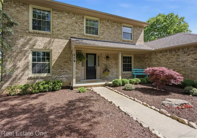 Photo 3 of Single family home for sale at 219 Briarwood Dr, Highland, MI 48357 | MLS# 20261040999 | Listing updated on 2026-06-21