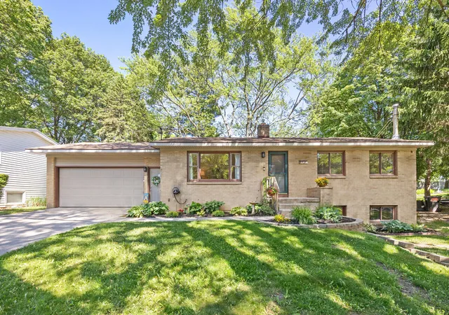 Photo 1 of Sale Pending at 5414 Newcastle Dr Se, Grand Rapids, MI 49508 | MLS# 65026026711 | Listing updated on 2026-06-09