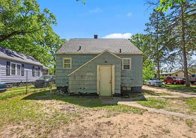 30th image of 3329 Sanford St, Muskegon, MI 49444 | MLS# 71026026726