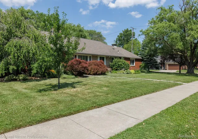 2nd image of 1416 N Renaud Rd, Grosse Pointe Woods, MI 48236 | MLS# 20261041031