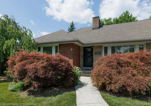 3rd image of 1416 N Renaud Rd, Grosse Pointe Woods, MI 48236 | MLS# 20261041031