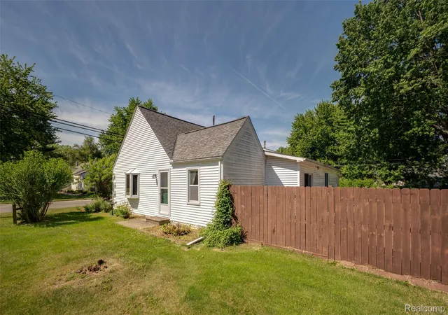 Photo 1 of Sale Pending at 2640 Melvin Ave, Rochester Hills, MI 48307 | MLS# 20261041044 | Listing updated on 2026-06-09
