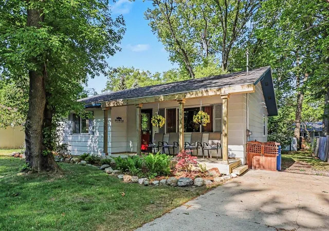 Photo 1 of Single family home for sale at 21 N Clymer St, Pentwater, MI 49449 | MLS# 67026026746 | Listing updated on 2026-06-16