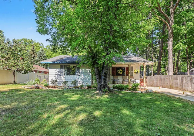 Photo 2 of Single family home for sale at 21 N Clymer St, Pentwater, MI 49449 | MLS# 67026026746 | Listing updated on 2026-06-16