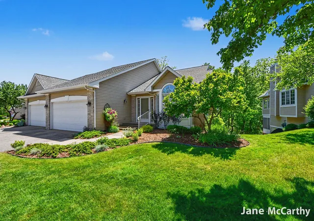 Listing Photo 3 - Condo for sale in building located at 2338 Whimbrel Ct NE, Grand Rapids, MI 49505