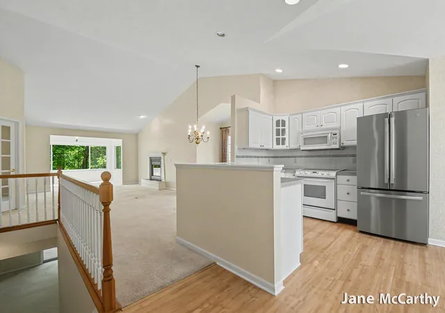 Listing Photo 5 - Condo for sale in building located at 2338 Whimbrel Ct NE, Grand Rapids, MI 49505