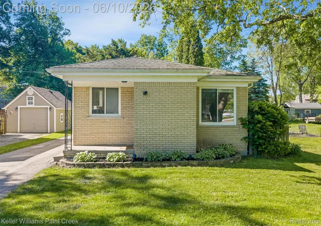 Photo 1 of Sale Pending at 2742 Campers Dr, Highland, MI 48356 | MLS# 20261041055 | Listing updated on 2026-07-23