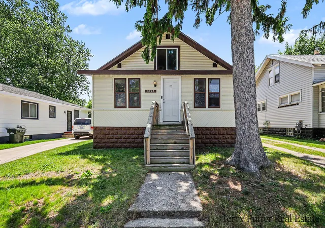 Photo 2 of Multi family home for sale at 1093 W Southern Ave, Muskegon, MI 49441 | MLS# 71026026737 | Listing updated on 2026-09-08