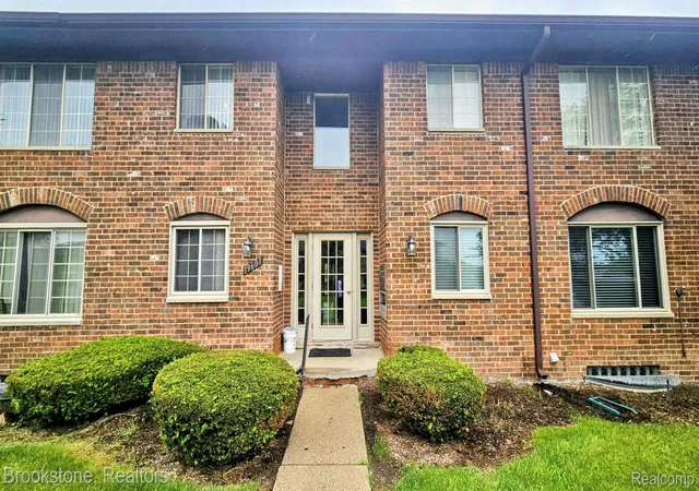 Condo for sale at 19601 W 12 Mile Rd #204, SouthfieldCity_Oakland, MI 48076 | MLS# 20261041059