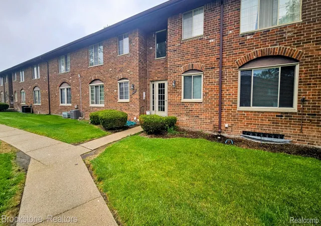 Photo 2 of Condo for sale at 19601 W 12 Mile Rd #204, Southfield City Oakland, MI 48076 | MLS# 20261041059 | Listing updated on 2026-08-24