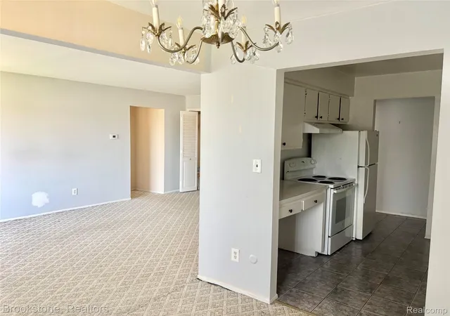 Listing Photo 2 - Condo for sale in building located at 19601 W 12 Mile Rd, Oakland, MI 48076 - Unit #204
