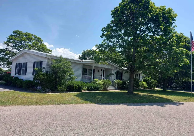 Photo 3 of Single family home for sale at 1743 David Pl, Traverse City, MI 49686 | MLS# 78080069172 | Listing updated on 2026-09-12