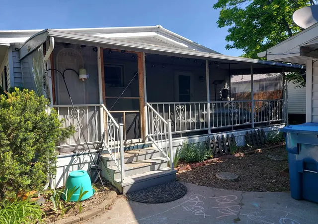 Photo 3 of Single family home for sale at 1743 David Pl, Traverse City, MI 49686 | MLS# 78080069172 | Listing updated on 2026-09-12