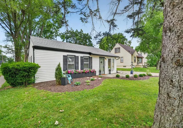 2nd image of 32326 Florence St, Garden City, MI 48135 | MLS# 20261041081