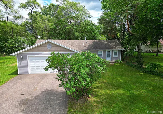 Photo 1 of Sale Pending at 19554 Farmington Rd, Livonia, MI 48152 | MLS# 20261041085 | Listing updated on 2026-09-08