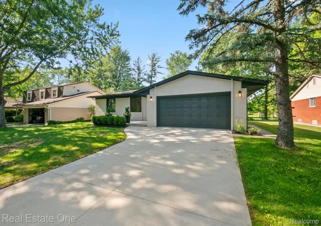 2nd image of 1227 Shallowdale Dr, Troy, MI 48085 | MLS# 20261041091