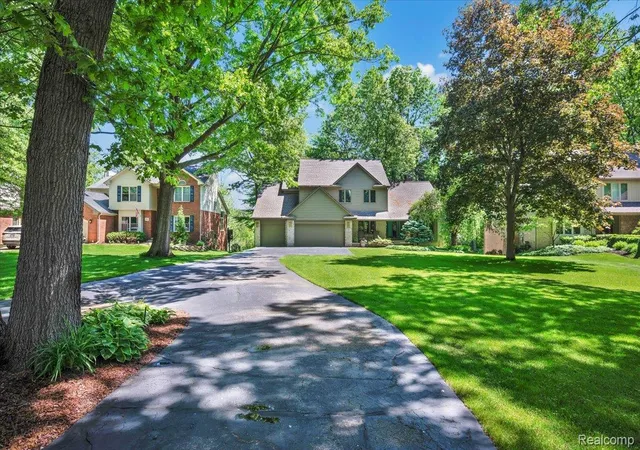 Photo 1 of Single family home for sale at 250 Woodcreek Ct, Commerce Township, MI 48390 | MLS# 20261041093 | Listing updated on 2026-08-31