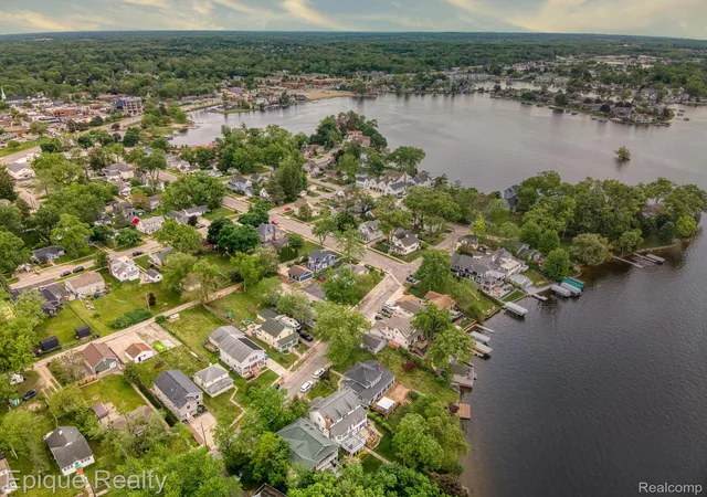 3rd image of 72 N North Shore Dr, Lake Orion, MI 48362 | MLS# 20261041094