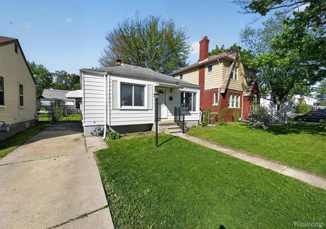 Photo 2 of Single family home for sale at 612 Mayflower Ave, Lincoln Park, MI 48146 | MLS# 20261041107 | Listing updated on 2026-06-20