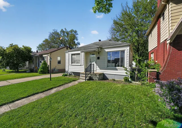 Photo 3 of Single family home for sale at 612 Mayflower Ave, Lincoln Park, MI 48146 | MLS# 20261041107 | Listing updated on 2026-06-20