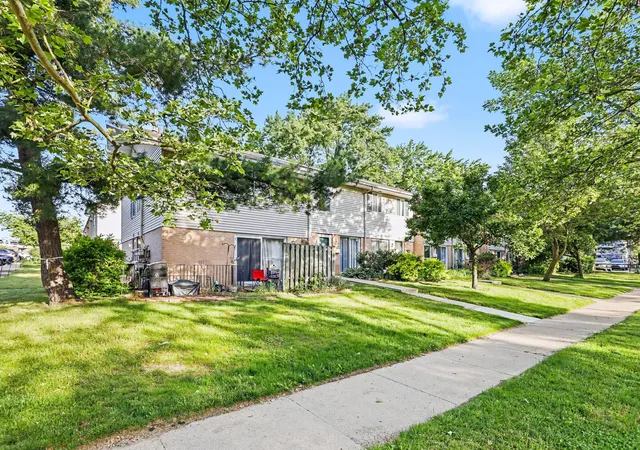 2nd image of 3621 Kenbrooke Ct, Kalamazoo, MI 49006