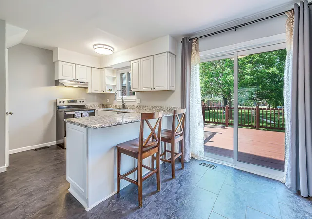 Listing Photo 3 - Condo for sale in building located at 3011 Williamsburg Rd, Ann Arbor, MI 48108