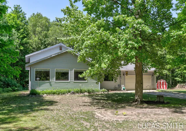 1st image of 262 17 Mile Rd Nw, Kent City, MI 49330 | MLS# 71026026792