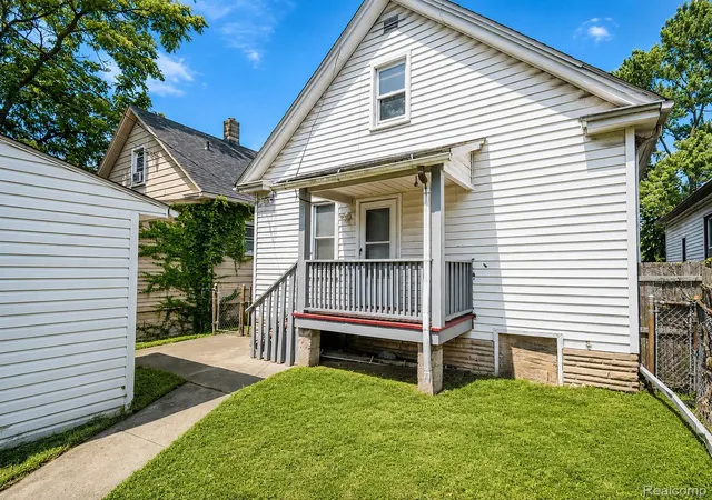 Photo 2 of Single family home for sale at 207 Richter St, River Rouge, MI 48218 | MLS# 20261041112 | Listing updated on 2026-09-11
