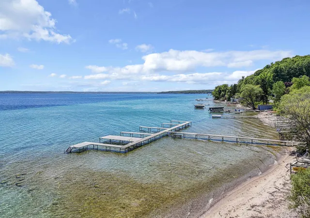 4th image of 10159 Council Oak Dr, Traverse City, MI 49686 | MLS# 78080069175