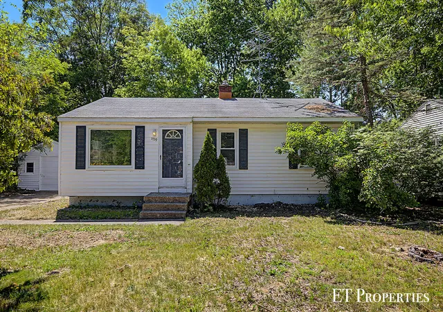 Homes for sale in Grand Rapids, MI | 3739 Grape Ave Ne, Grand Rapids, MI 49525 | MLS# 65026026813