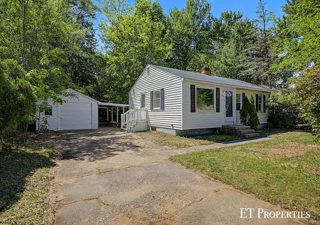 Homes for sale in Grand Rapids, MI | 3739 Grape Ave Ne, Grand Rapids, MI 49525 | MLS# 65026026813