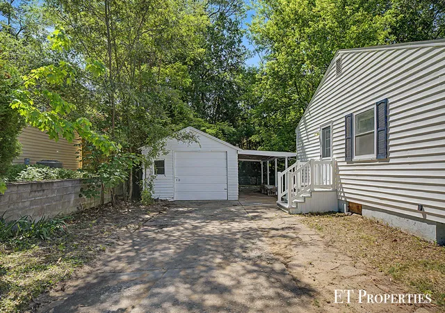 Homes for sale in Grand Rapids, MI | 3739 Grape Ave Ne, Grand Rapids, MI 49525 | MLS# 65026026813