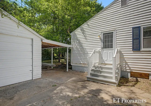 Homes for sale in Grand Rapids, MI | 3739 Grape Ave Ne, Grand Rapids, MI 49525 | MLS# 65026026813