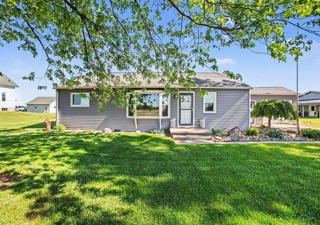 Photo 2 of Single family home for sale at 670 Hotchkiss Rd, Bay City, MI 48706 | MLS# 61050210039 | Listing updated on 2026-06-16
