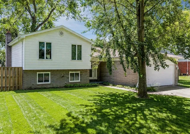 Photo 1 of Single family home for sale at 403 Lexington Dr, Saline, MI 48176 | MLS# 81026026818 | Listing updated on 2026-06-10