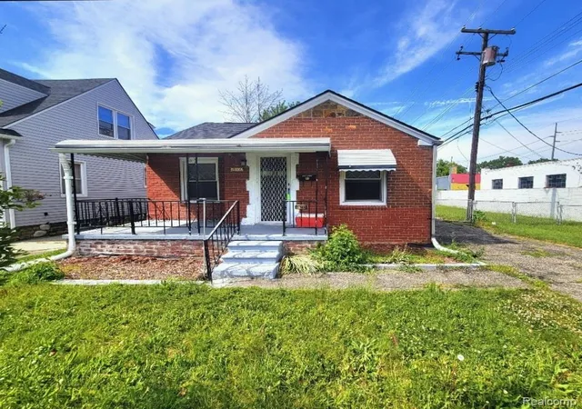 Photo 2 of Single family home for sale at 13505 Saint Andrews Ave, Warren, MI 48089 | MLS# 20261041132 | Listing updated on 2026-09-17
