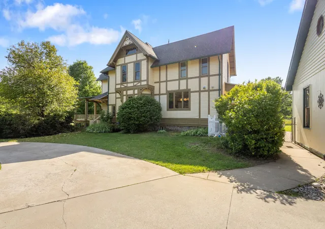 Photo 4 of Single family home for sale at 42304 W Red Arrow Hwy, Paw Paw, MI 49079 | MLS# 64026026835 | Listing updated on 2026-09-02