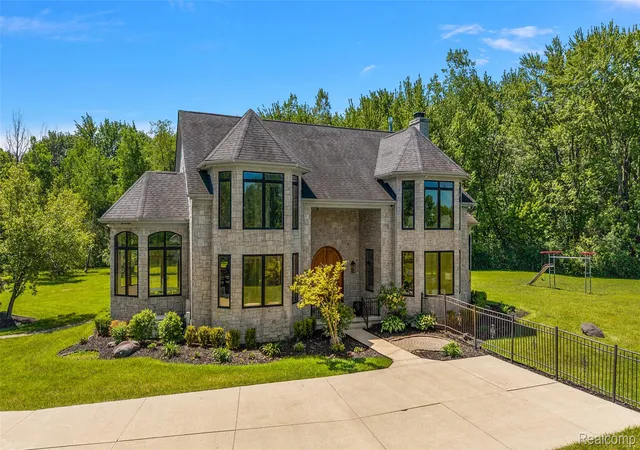 Photo 4 of Single family home for sale at 62502 Wayfaring Rd, Ray, MI 48096 | MLS# 20261041135 | Listing updated on 2026-10-11